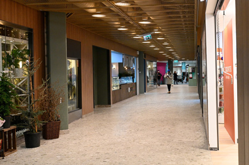 Nyrenoverat köpstråk i Flemingsberg centrum